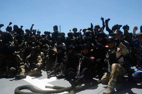 Đặc nhiệm các nước chụp ảnh đoàn kết sau khi hoàn thành nhiệm vụ