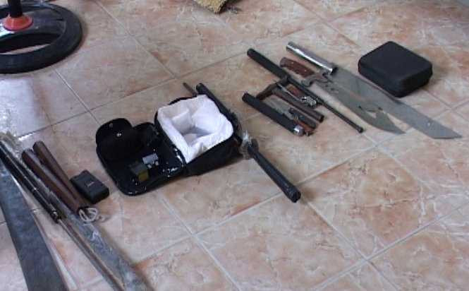 Tang vật mà nhóm của Cường mang đi đánh nhau - Ảnh: Phúc Thịnh