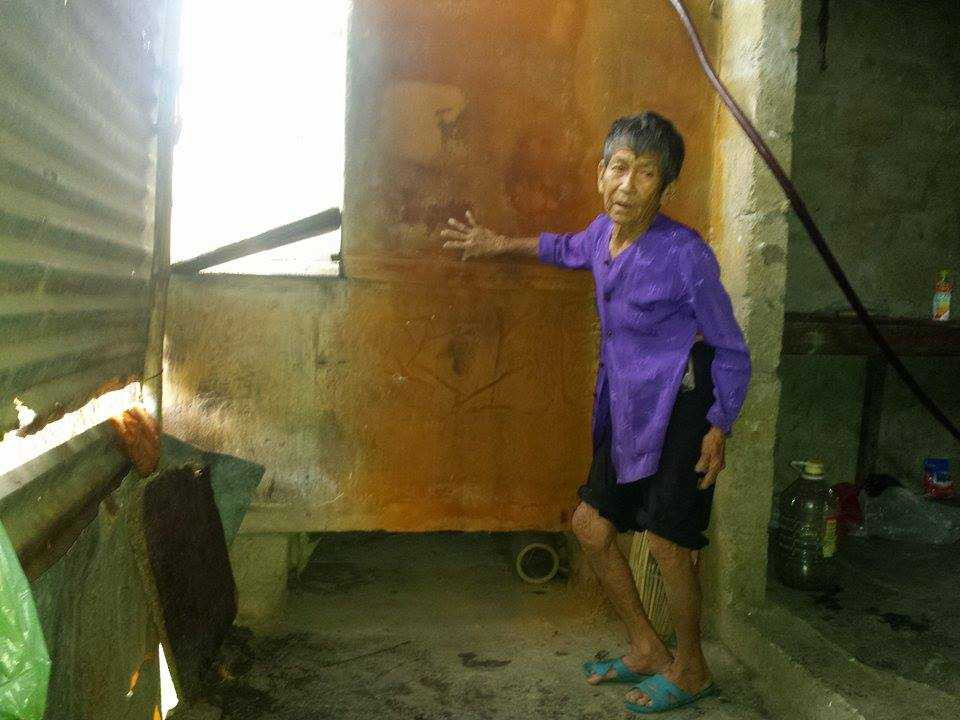 Trong khi nhiều người trong thôn lần lượt ra đồng vì ung thư thì người sống vẫn đang dài cổ chờ nước sạch.