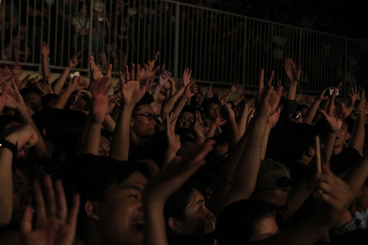 Hàng ngàn bạn trẻ cuồng nhiệt 'cháy' cùng rock Lửa Cố Đô