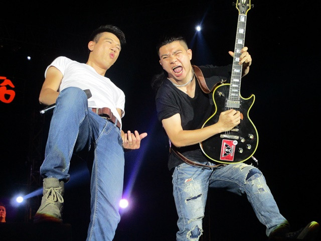 Ca sĩ Đỗ Hoàng Hiệp và Ghita Trần Thắng cháy trong ca khúc Cướp vợ.