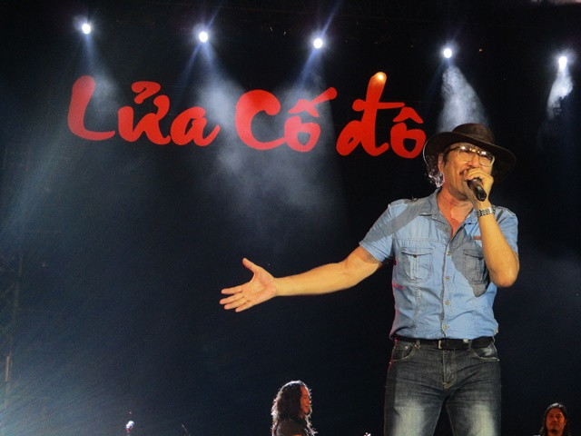 Dù tuổi đã cao nhưng giọng hát vẫn mạnh mẽ. Nhạc sĩ Nguyễn Cường, một trong số những nhạc sĩ gạo cội của nền âm nhạc Việt Nam với các bài hát nổi tiếng về Tây Nguyên và Hà Nội.