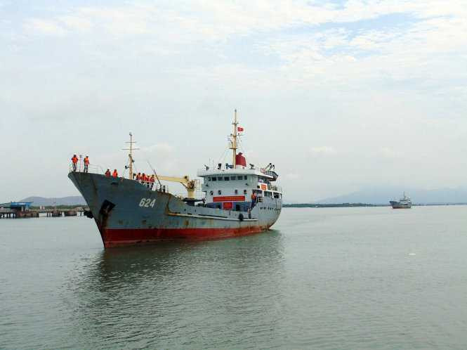 Tàu 624 đang cập cảng ở Vũng Tàu sáng 20-5, sau gần 3 tuần vượt khoảng 2.000 hải lý để tổ chức bầu cử trên Biển Đông và thềm lục địa phía Nam - Ảnh: ĐÔNG HÀ