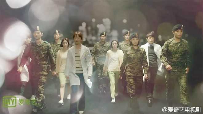 'Hậu duệ mặt trời' kết thúc trong trái ngọt, đầy những nụ hôn và tiếng cười