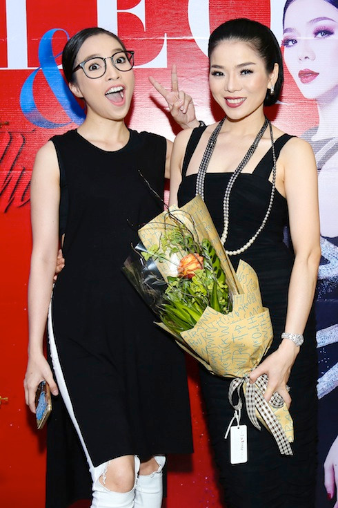 Hiền Thục trẻ trung như gái 18 đến chúc mừng Lệ Quyên.