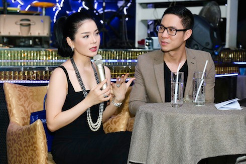 Lệ Quyên và MC Anh Quân.