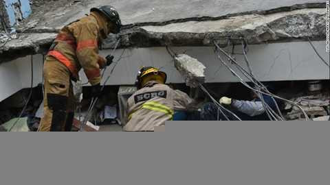 Trận động đất mạnh 7,8 độ Richter xảy ra đêm thứ Bảy vừa qua đã khiến cho vùng ven biển Ecuador rung chuyển. Rất nhiều nhà cửa đổ sập và con số thương vong lên tới hàng nghìn người