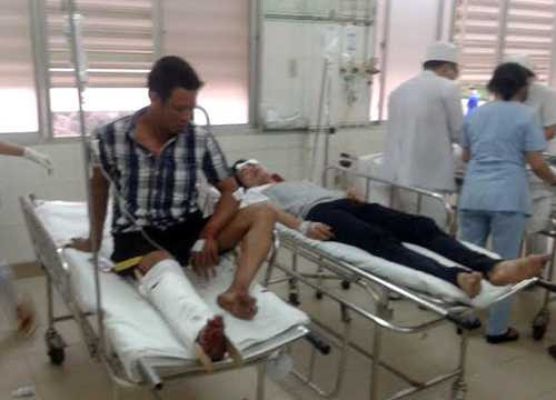 Hàng chục người bị thương đang được cấp cứu.