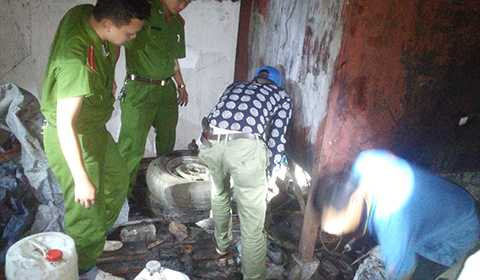 Lực lượng Công an kiểm tra tại nhà Nguyễn Văn Thái phát hiện hơn 6.000 lít dầu ăn đã qua sử dụng Lực lượng Công an kiểm tra tại nhà Nguyễn Văn Thái phát hiện hơn 6.000 lít dầu ăn đã qua sử dụng