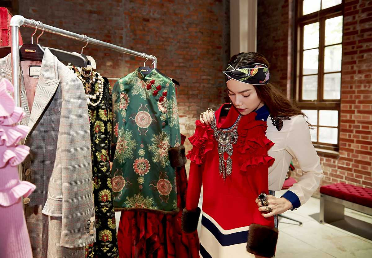 Hồ Ngọc Hà diện đồ hiệu trăm triệu dạo chơi Đài Bắc