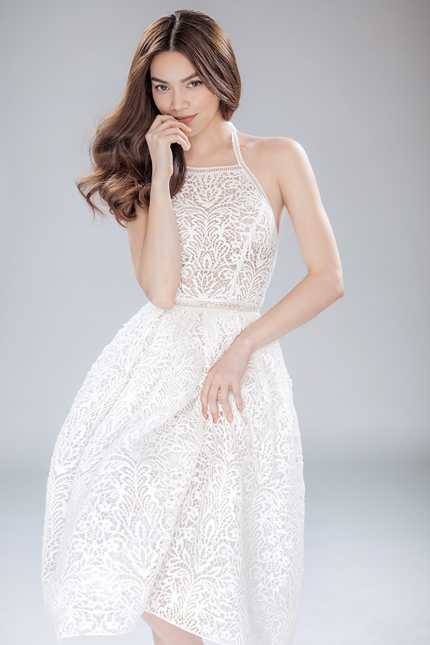 Hồ Ngọc Hà diện váy mỏng manh trong suốt, nhắn nhủ khán giả 'Đừng đi'