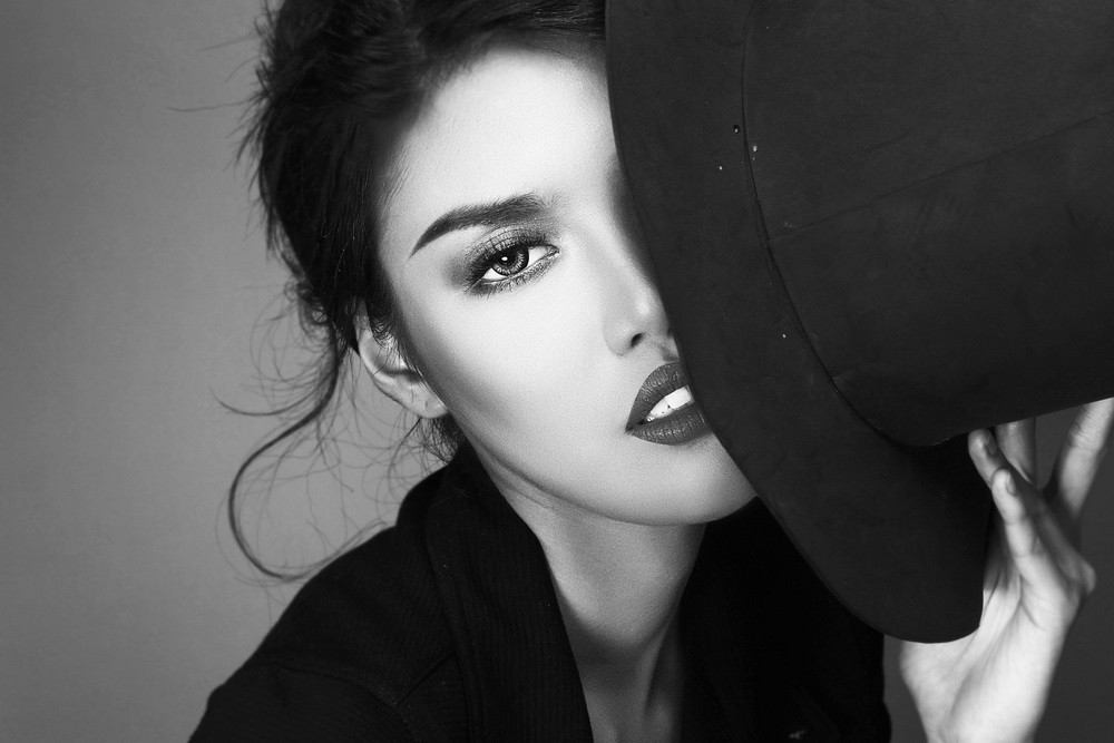 Hồ Ngọc Hà ngồi ghế nóng cùng 2 Hoa hậu Phạm Hương – Lan Khuê