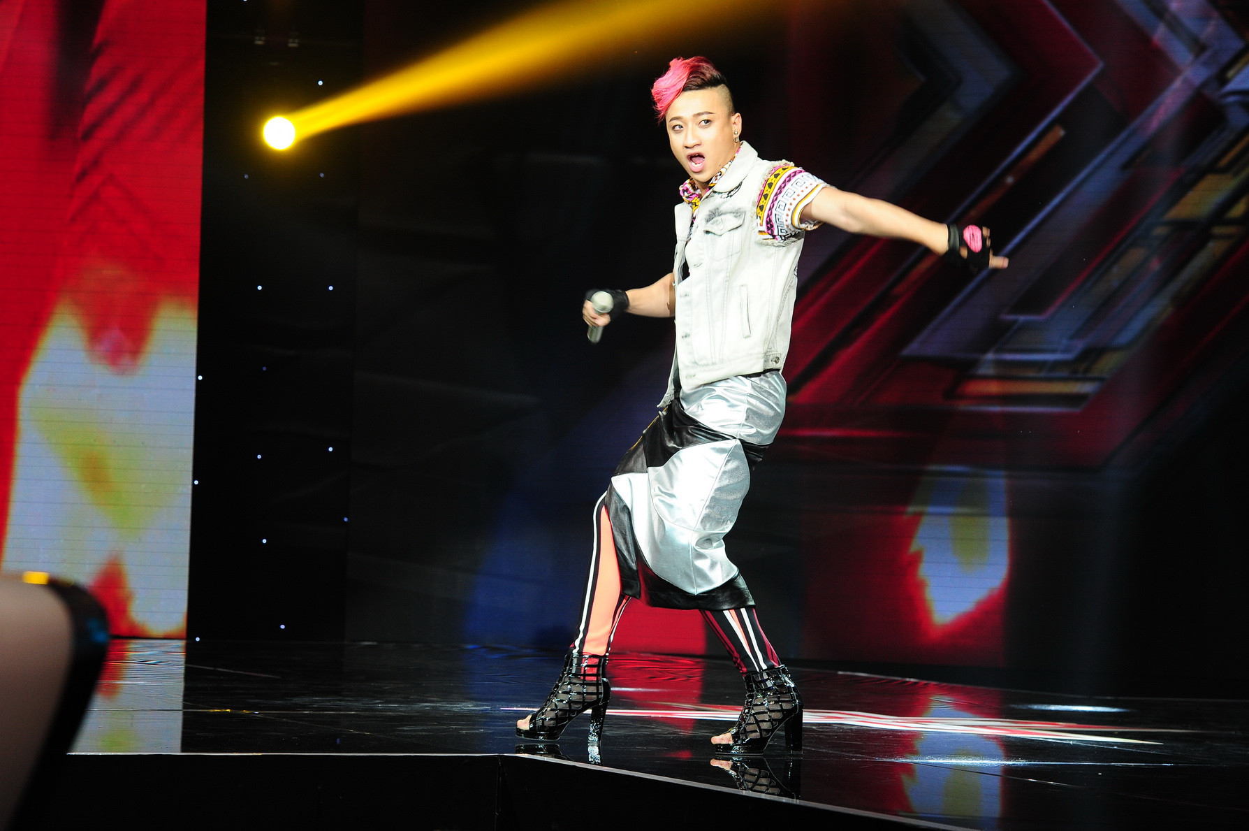 Hồ Quỳnh Hương tìm được 'chị em sến cùng đẳng cấp' tại X-factor