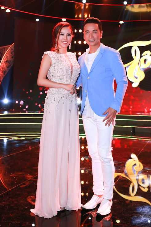 Hoa hậu Thu Hoài cũng có dịp hội ngộ ca sỹ Nguyễn Hưng