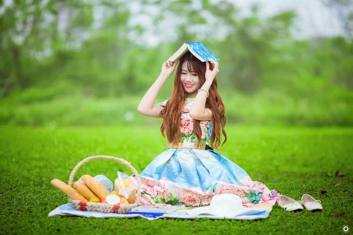 Hot girl Ngoại giao Bùi Phượng Liên