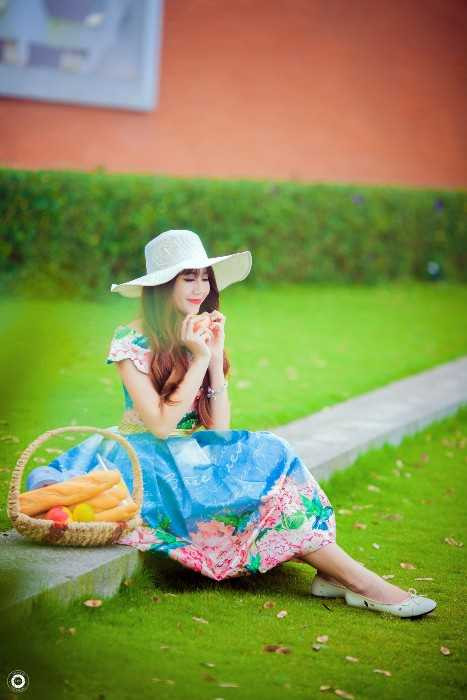 Hot girl Ngoại giao Bùi Phượng Liên