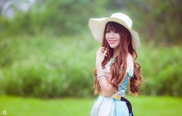 Hot girl Ngoại giao Bùi Phượng Liên