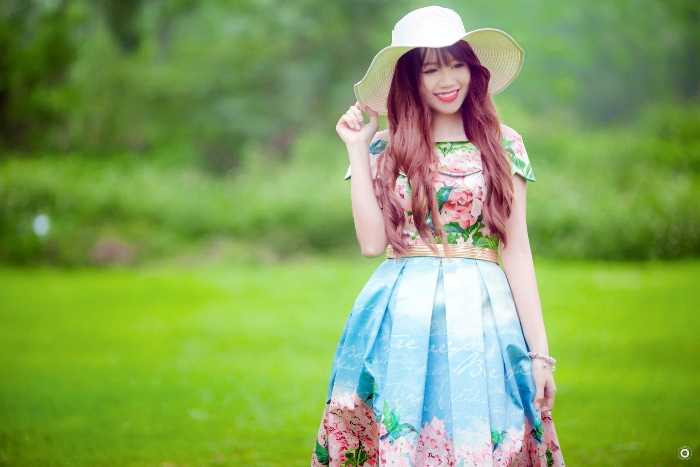 Hot girl Ngoại giao Bùi Phượng Liên