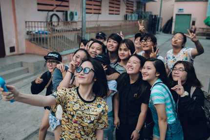 Màn họp fans bất ngờ của Hòa Minzy tại sự kiện