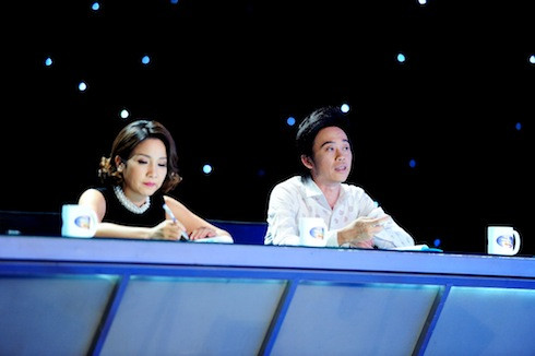 Hoài Linh bất ngờ vì giọng hát khinh khủng của bạn gái Công Phượng