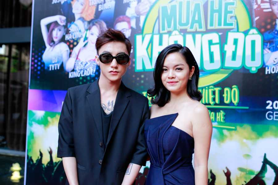 Hoàng Thùy Linh váy ren xuyên thấu nóng bỏng bên Sơn Tùng M-TP