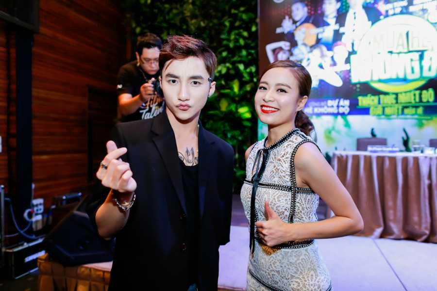 Hoàng Thùy Linh váy ren xuyên thấu nóng bỏng bên Sơn Tùng M-TP