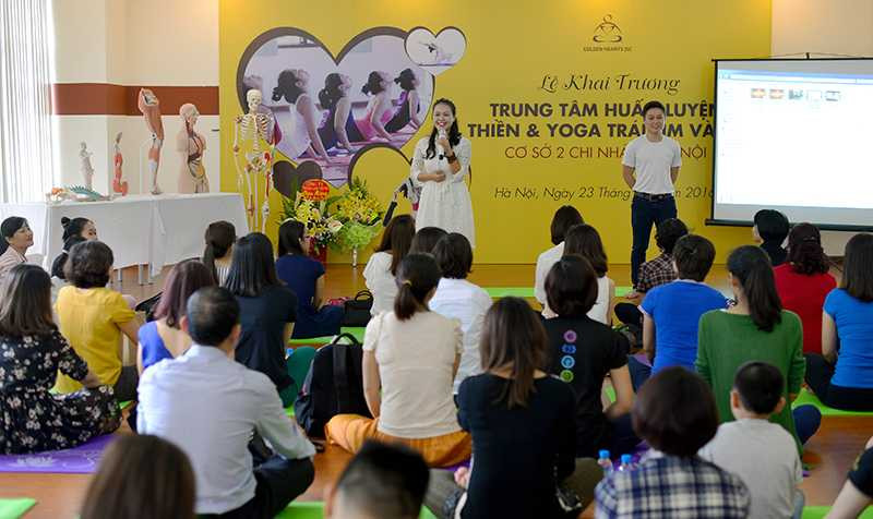 Bà Nguyễn Thị Thu Xinh, huấn luyện viên Yoga