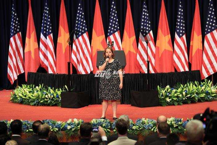 Hơn 2.000 bạn trẻ Việt Nam háo hức chờ tổng thống Obama