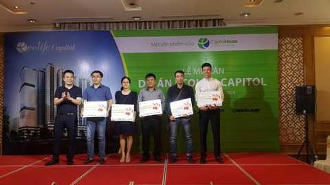 Chú thích: Cư dân tương lai may mắn của dự án Ecolife Capitol trúng phần quà đặc biệt từ Chủ đầu tư Capital House Chú thích: Cư dân tương lai may mắn của dự án Ecolife Capitol trúng phần quà đặc biệt từ Chủ đầu tư Capital House