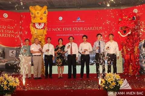 Lễ cất nóc diễn ra long trọng ngay tại công trường dự án