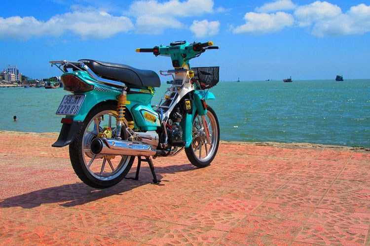 Xe được làm mới với pô Super Dream phiên bản mới, gác chân và gắp độ, mâm Daytona, phanh sau được độ lại với dĩa sau Galfer và heo Brembo. Dè sau cùng phuộc và nhiều chi tiết được giữ nguyên bản và làm mới.