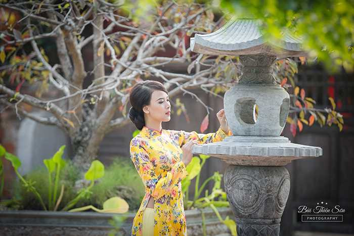 Hot girl Bắc Giang thướt tha trong tà áo dài truyền thống