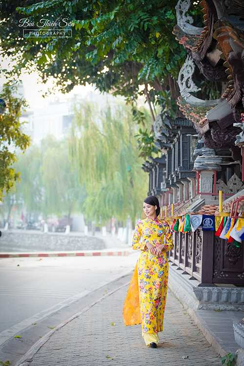 Hot girl Bắc Giang thướt tha trong tà áo dài truyền thống