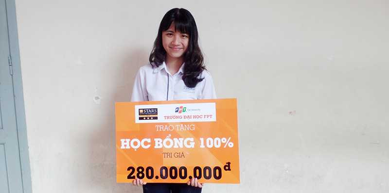 Lan Thy nhận học bổng toàn phần của ĐH FPT