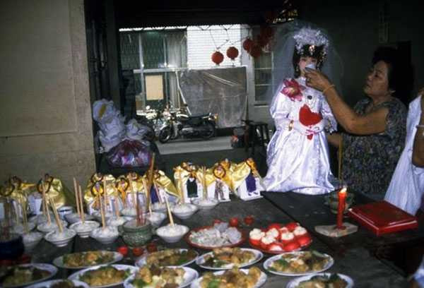 Nghi thức chuẩn bị cho đám cưới ma không khác gì cho người còn sống