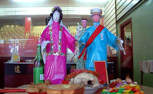 … và làm lễ kĩ càng vì sợ bị bỏ tù