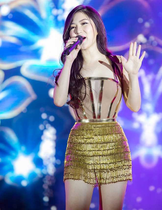 Hương Tràm khoe vóc dáng sexy sau khi giảm cân.