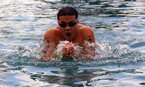 7. Ngô Quang Thảo cũng tích cực với cữ dượt trên hồ bơi.