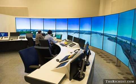 Nhân viên kiểm soát không lưu. 122.000 USD/ năm. Không quá khó để làm công việc này về mặt kỹ năng nhưng thực tế nó lại là một công việc rất căng thẳng vì luôn phải trực ngày, đêm và phải tập trung 100% cho công việc nếu không muốn tai nạn đáng tiếc xảy ra Nhân viên kiểm soát không lưu. 122.000 USD/ năm. Không quá khó để làm công việc này về mặt kỹ năng nhưng thực tế nó lại là một công việc rất căng thẳng vì luôn phải trực ngày, đêm và phải tập trung 100% cho công việc nếu không muốn tai nạn đáng tiếc xảy ra