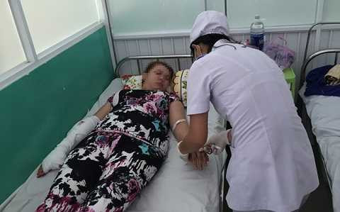 Nạn nhân Yến đang được điều trị tại bệnh viện. Ảnh Zinh Nạn nhân Yến đang được điều trị tại bệnh viện. Ảnh Zinh