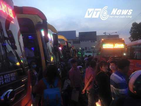 Khách tập trung về Bến xe miền đông đông đúc đến không ngờ