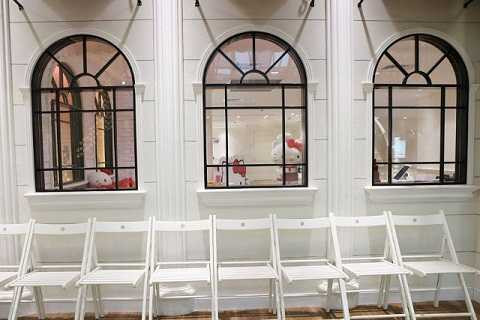 Nhà hàng hai tầng với kiến trúc độc đáo, xây dựng dựa trên hình ảnh chú mèo Kitty. Ảnh Shanghaiist Nhà hàng hai tầng với kiến trúc độc đáo, xây dựng dựa trên hình ảnh chú mèo Kitty. Ảnh Shanghaiist