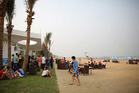 Bãi biển Sầm Sơn với diện mạo mới, khang trang, sạch đẹp Bãi biển Sầm Sơn với diện mạo mới, khang trang, sạch đẹp