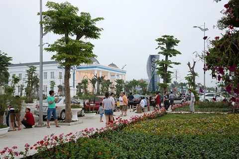 Khách nghỉ dưỡng, tham quan tại khu nghỉ dưỡng FLC Sầm Sơn Khách nghỉ dưỡng, tham quan tại khu nghỉ dưỡng FLC Sầm Sơn