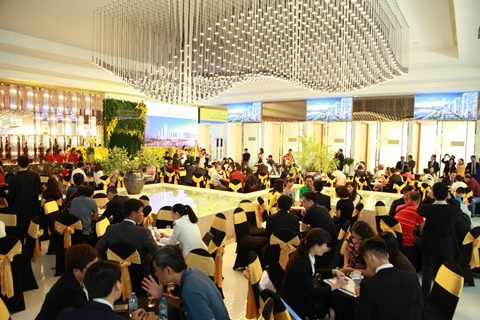 Ai cũng háo hức chờ khám phá không gian sống được kỳ vọng sánh tầm với những khu đô thị sang trọng trên thế giới như Hudson River Side (New York – Mỹ); Royal Arsenal Riverside (London – Anh) hay Palmarosa (Dubai).