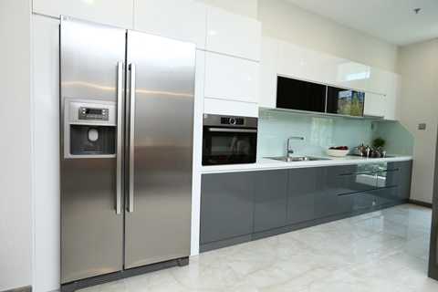 Phòng bếp đẳng cấp với thiết bị của thương hiệu Bosch hàng đầu thế giới. Ngoài ra, căn hộ còn sử dụng các đồ nội thất nổi tiếng khác như Duravit, Hansgrohe (Đức)