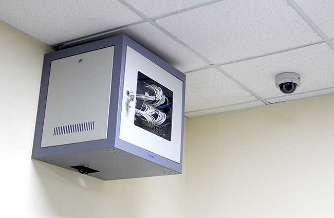 Tủ mạng, camera giám sát và hệ thống điều hòa sẵn sàng phục vụ kỳ thi