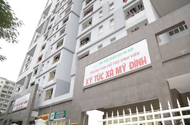 Đoàn Thanh niên – Hội Sinh viên ĐHQGHN và Trung tâm Hỗ trợ Sinh viên ĐHQGHN cũng tổ chức các chương trình đồng hành cùng sĩ tử với nhiều hoạt động hỗ trợ thiết thực