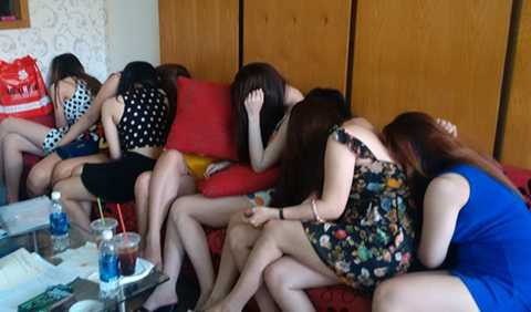 Lực lượng công an đột kích 2 nhà nghỉ phát hiện 9 đôi nam, nữ có hành vi mua bán dâm - Nguồn ảnh internet Lực lượng công an đột kích 2 nhà nghỉ phát hiện 9 đôi nam, nữ có hành vi mua bán dâm - Nguồn ảnh internet