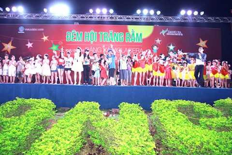 Chương trình “Trung thu tình thân – Tri ân khách hàng” của cư dân Khu biệt thự Lâm Viên Chương trình “Trung thu tình thân – Tri ân khách hàng” của cư dân Khu biệt thự Lâm Viên